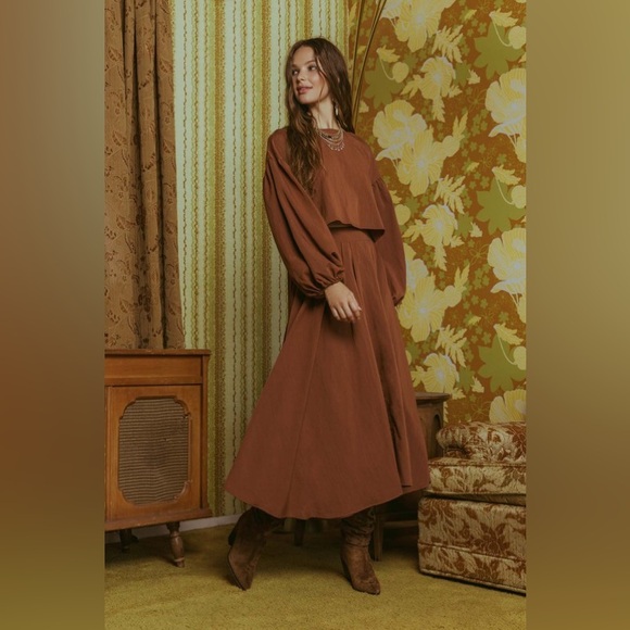 685. Solid Balloon Sleeve Top and Skirt Set in Brown - Picture 2 of 7